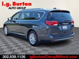 Used 2020 Chrysler Pacifica Touring-L image 4