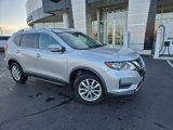 Used 2018 Nissan Rogue SV image 2