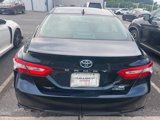 Used 2020 Toyota Camry SE image 3