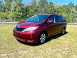 Used 2014 Toyota Sienna LE image 2