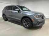 Used 2022 Volkswagen Tiguan SE w/ Panoramic Sunroof Package image 3
