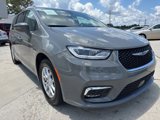 Used 2022 Chrysler Pacifica Touring-L image 4