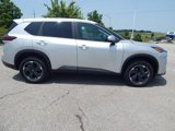 Used 2024 Nissan Rogue SV image 3