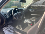 Used 2018 Nissan Pathfinder SV image 2