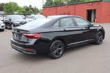 Used 2024 Volkswagen Jetta SE w/ Panoramic Sunroof Package image 5