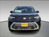 New 2025 Volkswagen Taos SE image 2