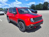 Used 2017 Jeep Renegade Trailhawk w/ Premium Trailhawk Package image 3