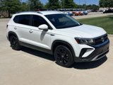 Certified 2022 Volkswagen Taos SE image 2