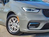 Used 2022 Chrysler Pacifica Touring-L image 5