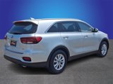 Used 2019 Kia Sorento LX w/ LX Convenience Package image 4