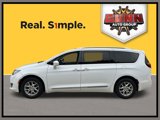 Used 2020 Chrysler Pacifica Touring-L image 2