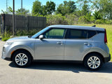Used 2022 Kia Soul LX image 2