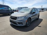 New 2025 Chrysler Pacifica Limited w/ Uconnect Theater Family Group image 4
