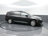 Used 2017 Chrysler Pacifica Touring-L image 3