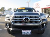 Used 2017 Toyota Tacoma TRD Off-Road image 2