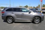 Used 2017 Toyota Highlander XLE image 2