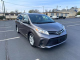 Used 2018 Toyota Sienna LE image 2