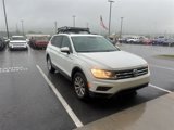 Used 2018 Volkswagen Tiguan SE w/ Panoramic Sunroof Package image 2