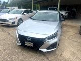 Used 2024 Nissan Altima 2.5 SV image 2