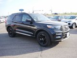 Certified 2022 Ford Explorer XLT w/ Equipment Group 202A image 3