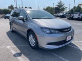 Used 2017 Chrysler Pacifica Touring image 4