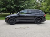 Used 2022 Volkswagen Tiguan SE R-Line image 2