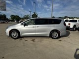 Used 2023 Chrysler Pacifica Touring-L image 4