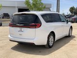 Used 2023 Chrysler Pacifica Touring-L image 4