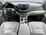Used 2012 Toyota Highlander 4WD image 2