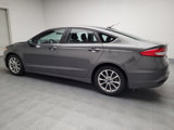 Used 2017 Ford Fusion SE image 3