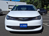 Used 2017 Chrysler Pacifica Touring image 2