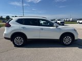 Used 2020 Nissan Rogue SV image 2