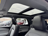 Used 2023 Ford Explorer XLT image 3