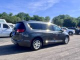 Used 2020 Chrysler Pacifica Touring-L image 4
