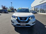 Used 2018 Nissan Rogue SV w/ Premium Package image 2