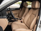 Certified 2025 Porsche Macan image 5