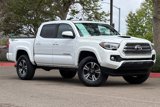 Used 2017 Toyota Tacoma TRD Off-Road image 2