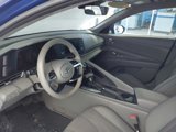 Used 2022 Hyundai Elantra SE image 2