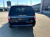 Used 2016 Chrysler Town & Country Touring image 3