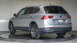Used 2022 Volkswagen Tiguan SE image 2