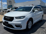 Used 2022 Chrysler Pacifica Touring-L image 4