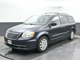 Used 2014 Chrysler Town & Country Touring image 5