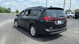 Used 2022 Chrysler Pacifica Touring-L image 5