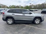 Used 2016 Jeep Cherokee Sport image 2