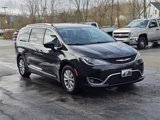 Used 2018 Chrysler Pacifica Touring-L image 3