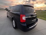 Used 2015 Chrysler Town & Country Touring w/ Driver Convenience Group image 3