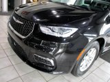 Used 2023 Chrysler Pacifica Touring-L image 6