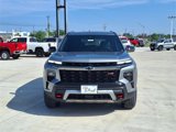 Used 2024 Chevrolet Traverse Z71 image 2