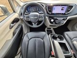Used 2023 Chrysler Pacifica Touring-L image 5