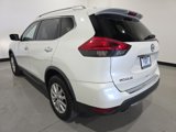 Used 2017 Nissan Rogue SV image 2